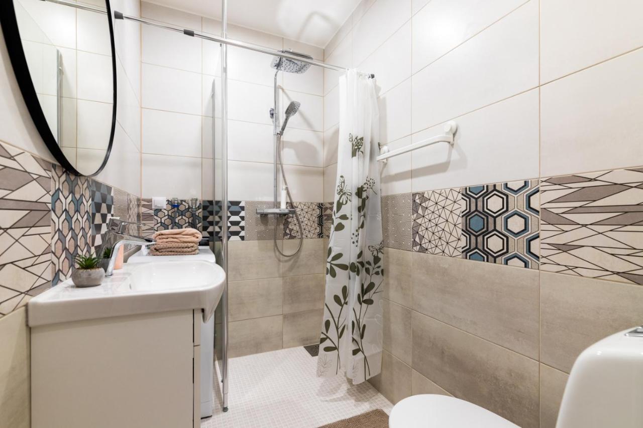 Charming 1Br In Superb Location, Free Parking & Wi-Fi Daire Tallinn Dış mekan fotoğraf